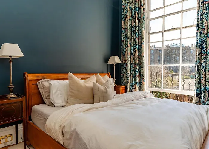 Stunning Flat, New Town, - Perfect Location Apartment