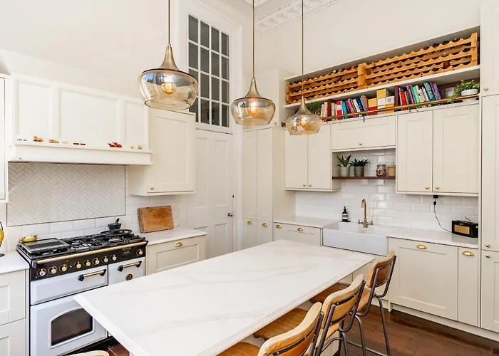 Stunning Flat, New Town, - Perfect Location Apartment