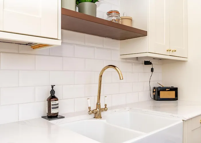 Stunning Flat, New Town, - Perfect Location 아파트 *