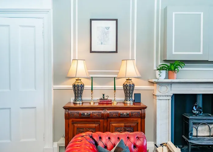 Stunning Flat, New Town, - Perfect Location *