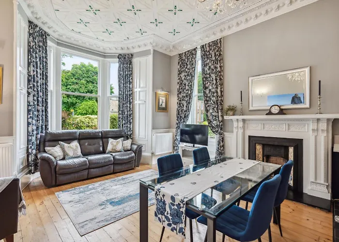 A Two Bedroom - Victorian At 8 Priestfield Road