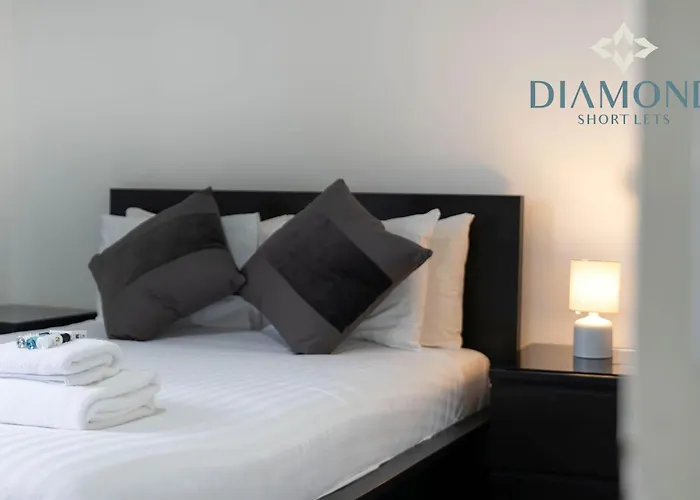 Cosy 2 Bed West End - Easy Public Transport, Minutes From Corn Exchange, Supermarket And Cafe Within Walking Distance *