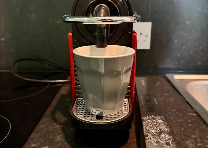 Stylish Canal-side Retreat In 公寓