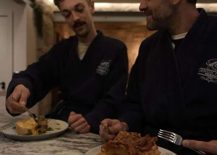 Canon Cave * Εδιμβούργο