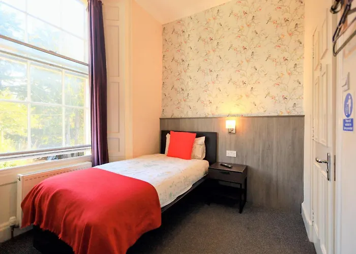 Edinburgh Holiday Guest House 3*