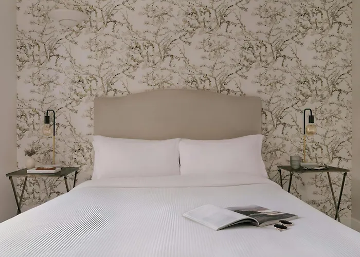 Thistle Royal Garden Aparthotel 4*