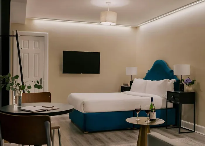 Thistle Royal Garden Aparthotel 4*