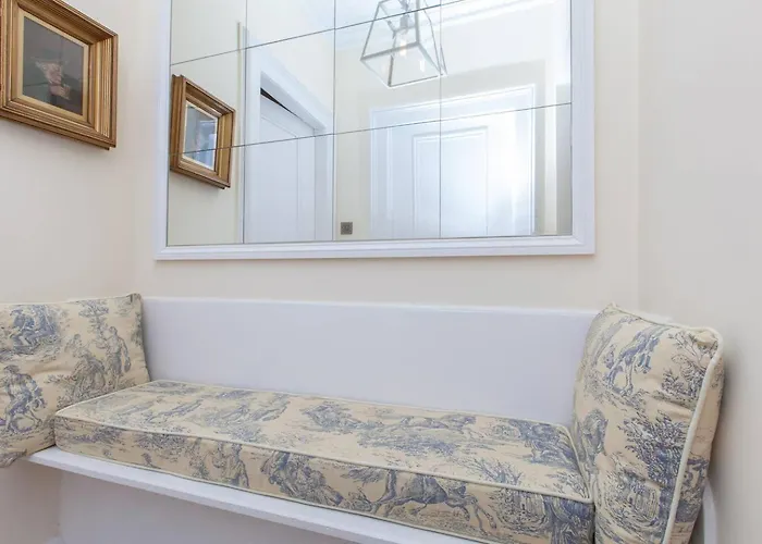 Апартаменты Joivy Gorgeous Georgian Flat In New Town *