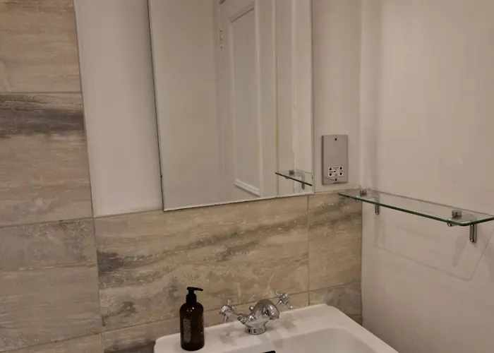 Апартаменты Joivy Gorgeous Georgian Flat In New Town
