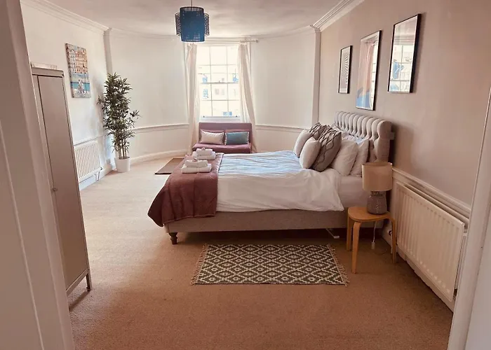 דירה Super Spacious 4 Bed, Sleeps 6 אדינבורו