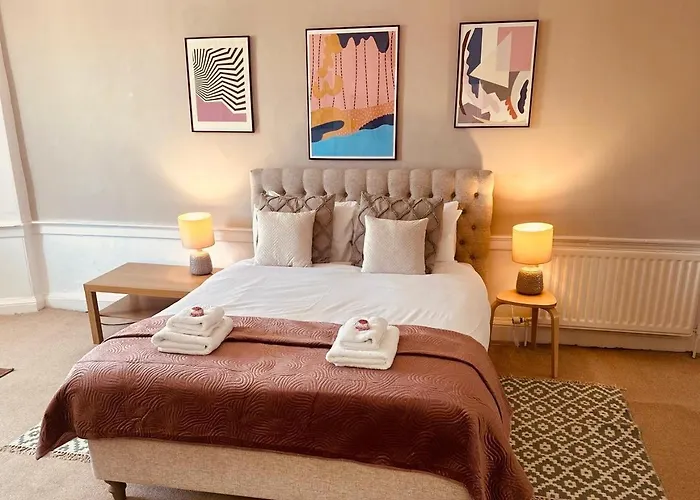 Super Spacious 4 Bed, Sleeps 6 Lejlighed *