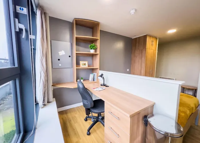 Living At Lady Nicolson Court Apartment *