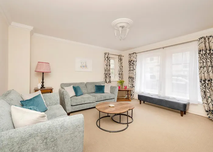 Daire Charming 2-bedroom - Ground Floor