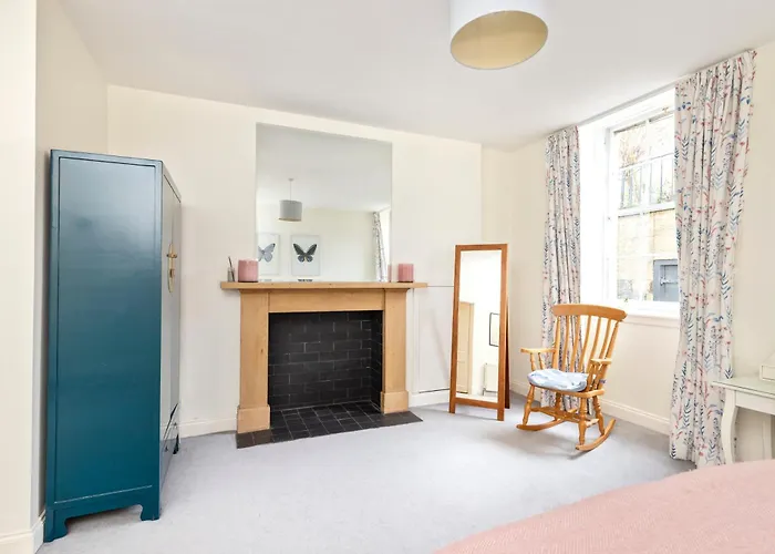 Charming With 2-bathroom And Private Entrance 公寓 *