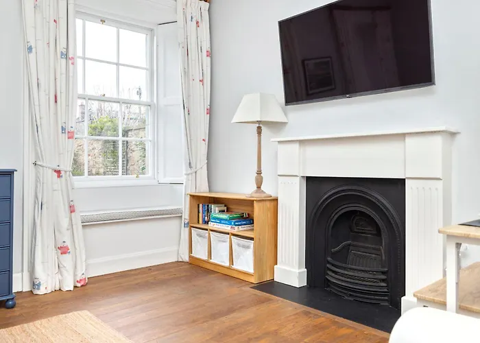 Daire Charming With 2-bathroom And Private Entrance *