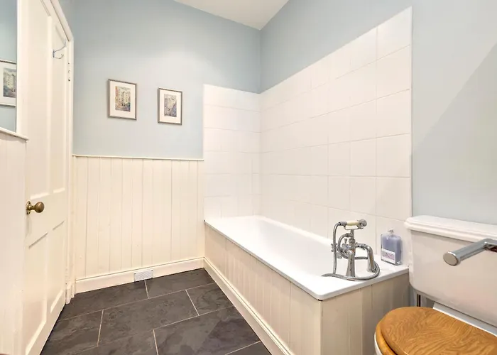 Charming With 2-bathroom And Private Entrance * Edinburgh