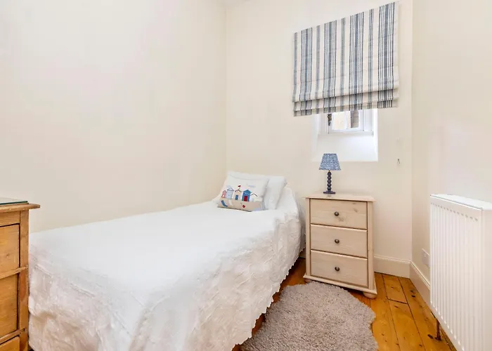 Charming With 2-bathroom And Private Entrance