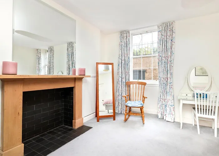 Charming With 2-bathroom And Private Entrance 公寓
