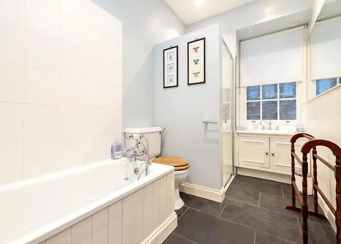 公寓 Charming With 2-bathroom And Private Entrance 爱丁堡