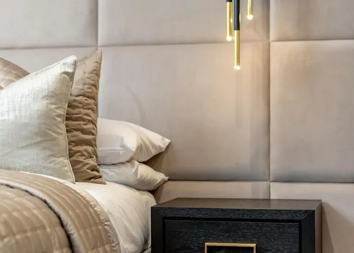 Luxury Old Town Design With Fireplace *