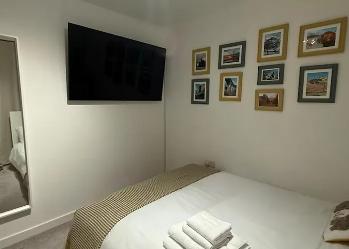 Privat bolig Double Bedroom With Dedicated Private Bathroom Edinburgh