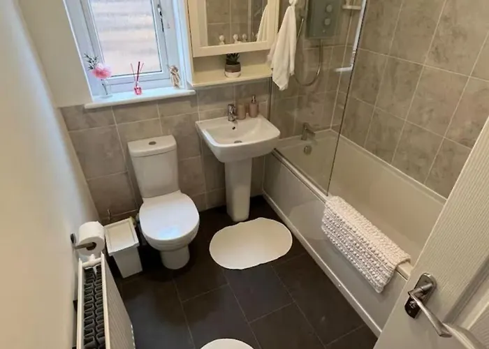 Double Bedroom With Dedicated Private Bathroom * Edinburgh