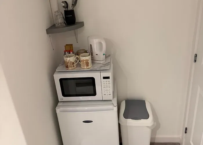 Δωμάτια σε οικογενειακή κατοικία Double Bedroom With Dedicated Private Bathroom