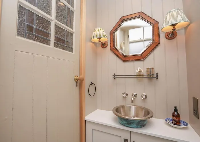 Luxury Wood Panelled West End Gf Flat אדינבורו