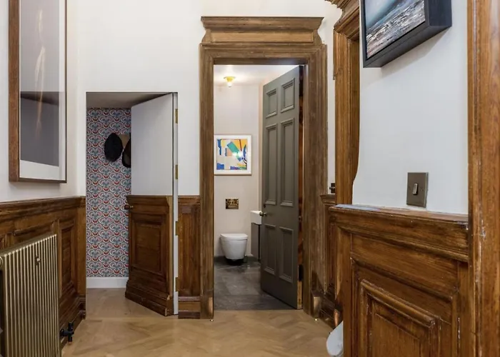 דירה Luxury Wood Panelled West End Gf Flat אדינבורו