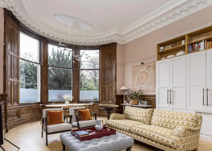 Luxury Wood Panelled West End Gf Flat *
