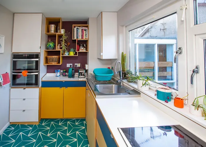 Mid-century Gem Steps From The Apartment *