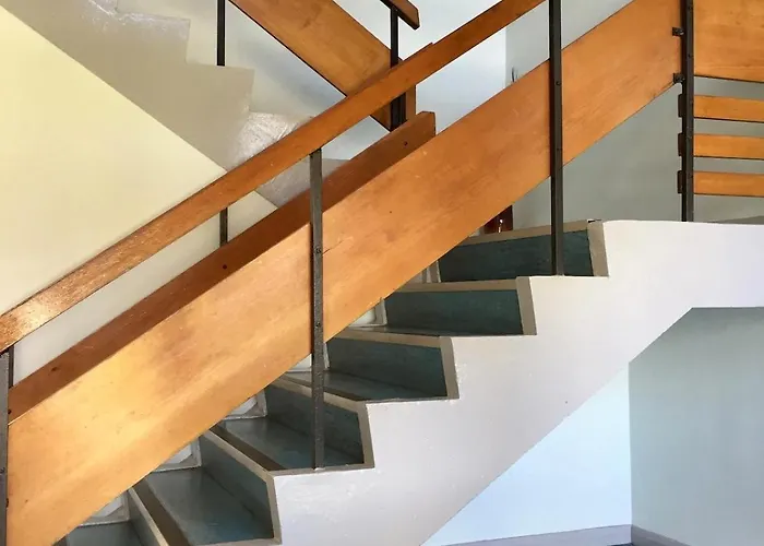 Mid-century Gem Steps From The Lejlighed