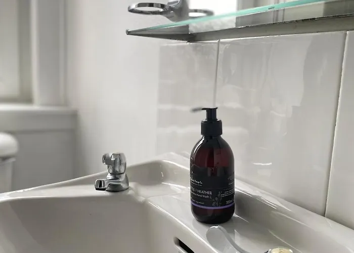 1 Bed Flat Near Castle דירה