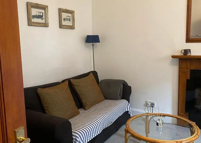 1 Bed Flat Near Castle