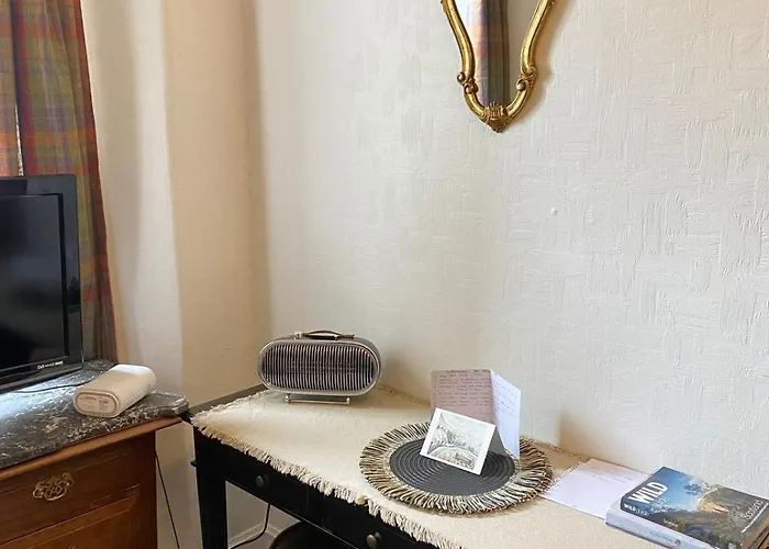 1 Bed Flat Near Castle אדינבורו