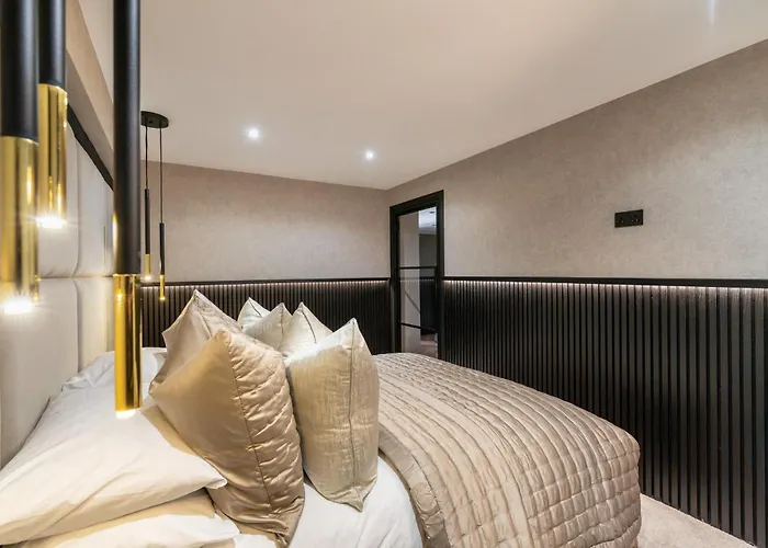 Luxury Old Town Design With Fireplace *