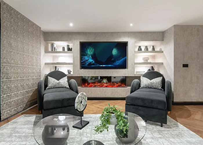 Luxury Old Town Design With Fireplace *