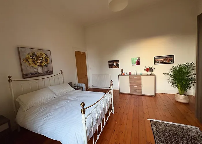 Δωμάτια σε οικογενειακή κατοικία Merchiston 1 In Shared With Parking - *