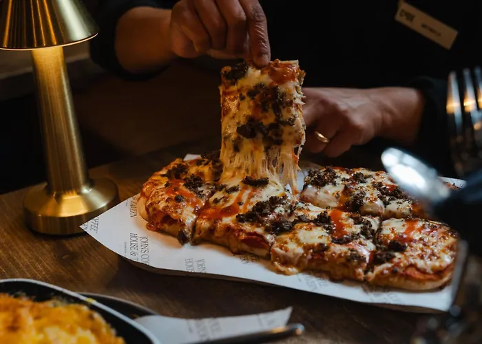 Code - The Court, Ostello *