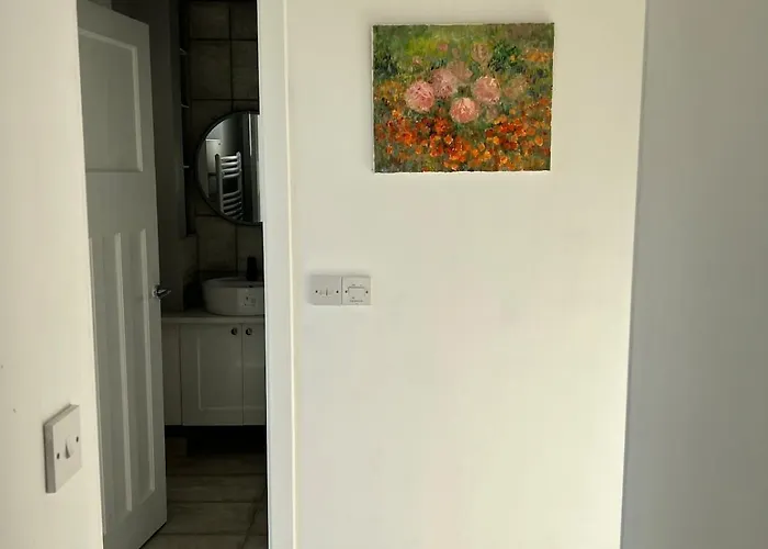 Self-contained Ground Level With Hill View Апартаменты Эдинбург