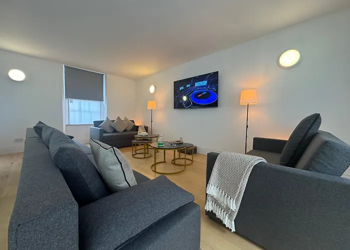 Ξενοδοχείο με διαμερίσματα Squarezzz - Group