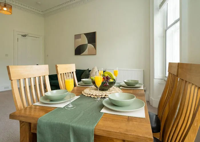 Апартаменты Stylish 3 Bed New Town - Traquair