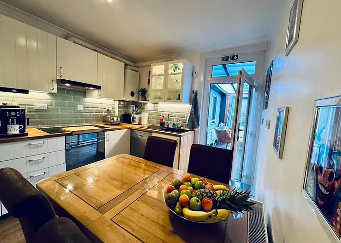 Rena- Bright And Modern Center Apartment.