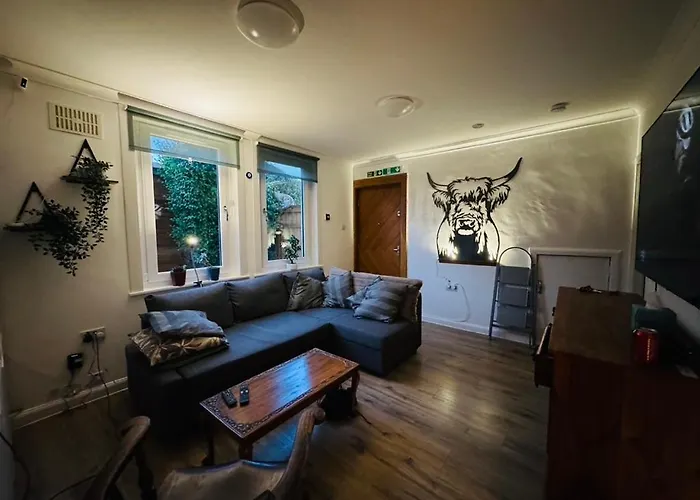 Rena- Bright And Modern Center Apartment. Edinburgh