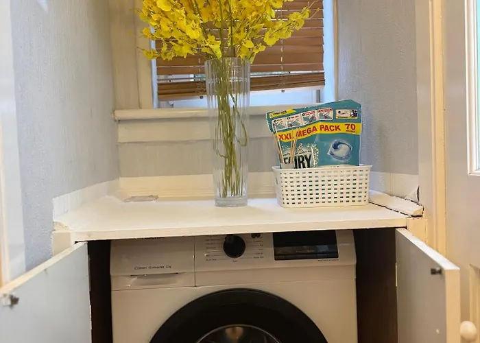 Peaceful Centre Retreat At Great Location And Easy Access *