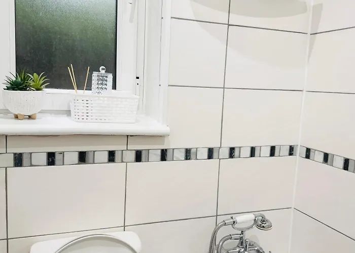 Peaceful Centre Retreat At Great Location And Easy Access