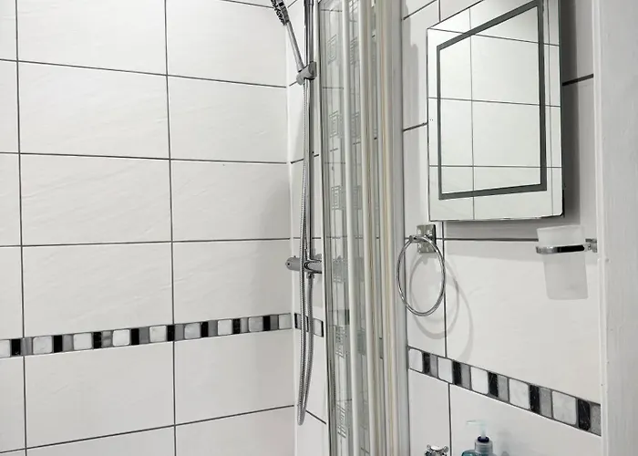 Apartment Peaceful Central Accessible Home With Great Amenities& Free Parking