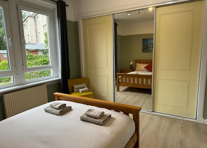 Peaceful Central Accessible Home With Great Amenities& Free Parking Apartment Edinburgh