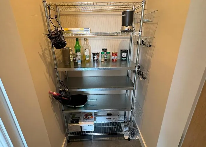 Spacious 2 Bed - Perfect Location דירה אדינבורו