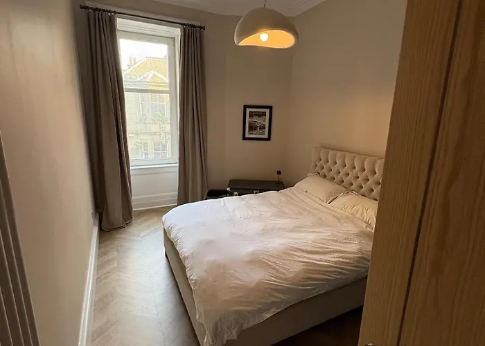 דירה Spacious 2 Bed - Perfect Location אדינבורו